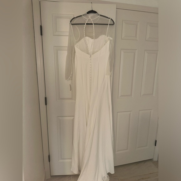 Brand new bridal gown - Picture 7 of 9